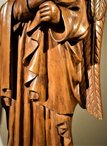 Antiquités - Pair of large angels in lime wood